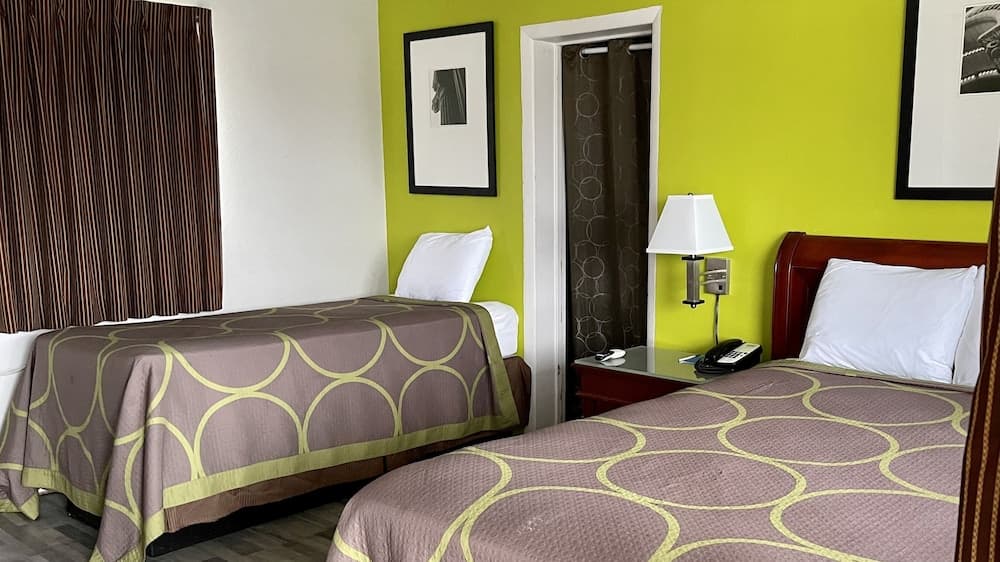 Rodeway Inn Pittsfield property views in Pittsfield, IL — gallery photo 3