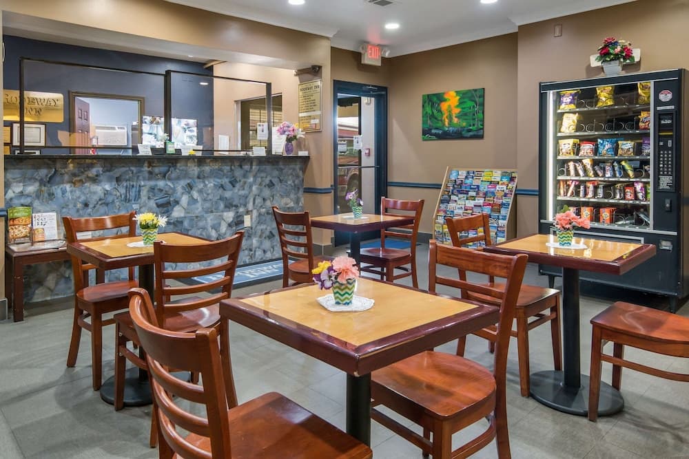Rodeway Inn Carrollton I-35E gallery photo in Carrollton, TX — image 20