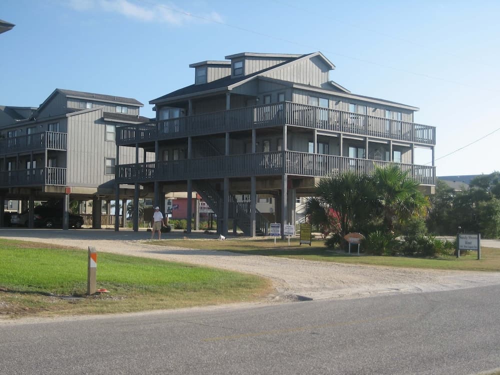 Sandy Shores West 101 2 Bedroom Condo by RedAwning featured exterior or lobby in Gulf Shores, AL — similar hotel