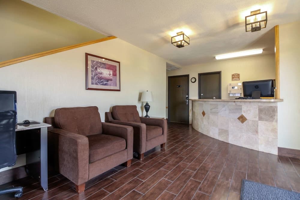 Quality Inn Hays I-70 interior in Hays, KS — gallery photo 2