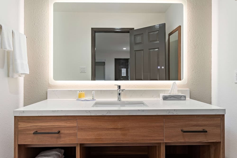Baymont by Wyndham Beaumont gallery photo in Beaumont, TX — image 24