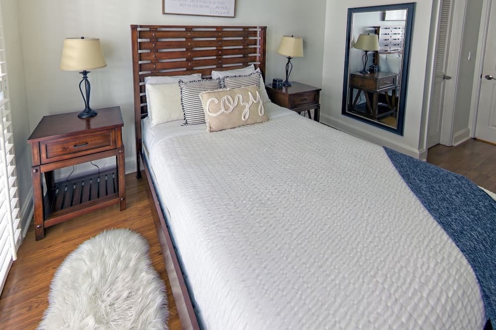 1 Bedroom Steps to Marina and CocoWalk interior in Miami, FL — gallery photo 2
