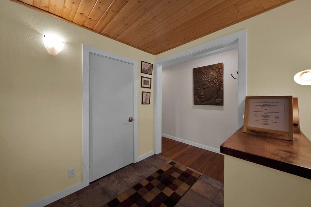 The Inn at Shasta Lake interior in Lakehead, CA — gallery photo 2