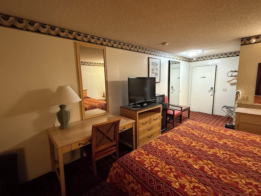 New Budget Inn gallery photo in Victorville, CA — image 35