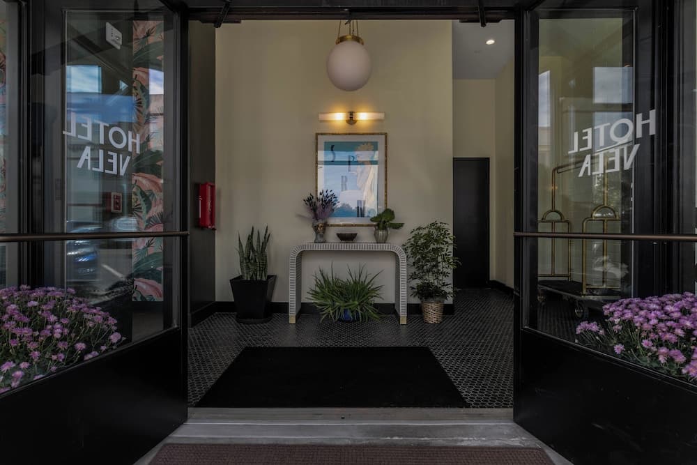 Hotel Vela interior in Gulfport, MS — gallery photo 2