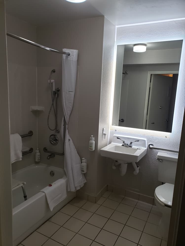 Wingate by Wyndham Dayton North interior in Dayton, OH — gallery photo 2