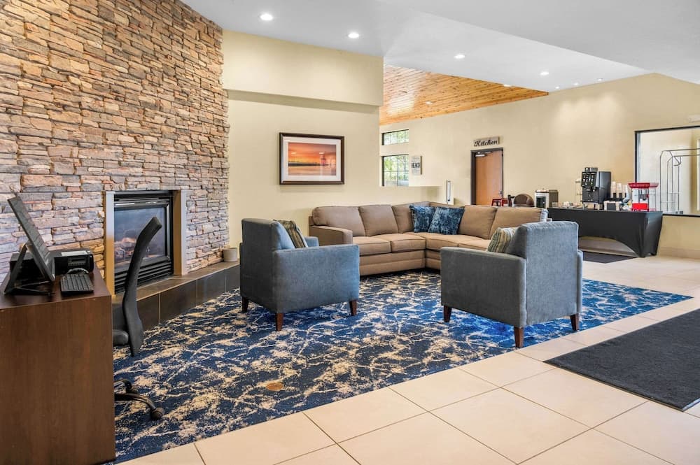 White Pines Inn & Suites gallery photo in Holland, MI — image 22