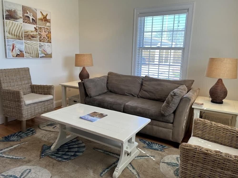 Beach Breeze Inn gallery photo in Falmouth, MA — image 86