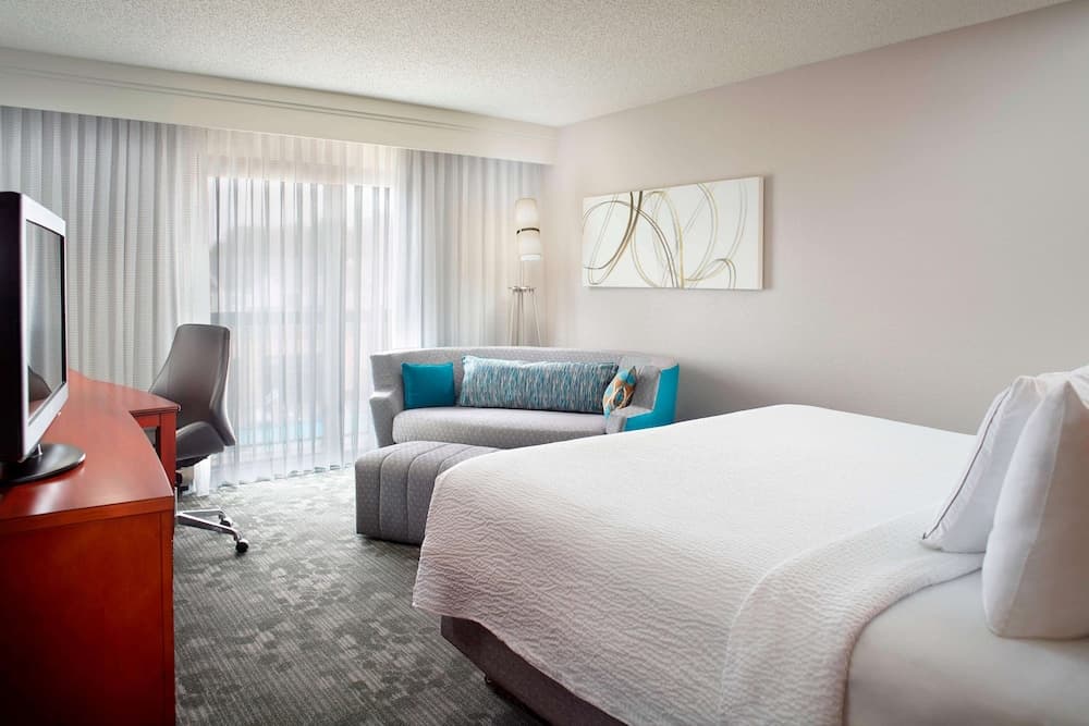 Sonesta Select Atlanta Airport featured exterior or lobby in Hapeville, GA — similar hotel