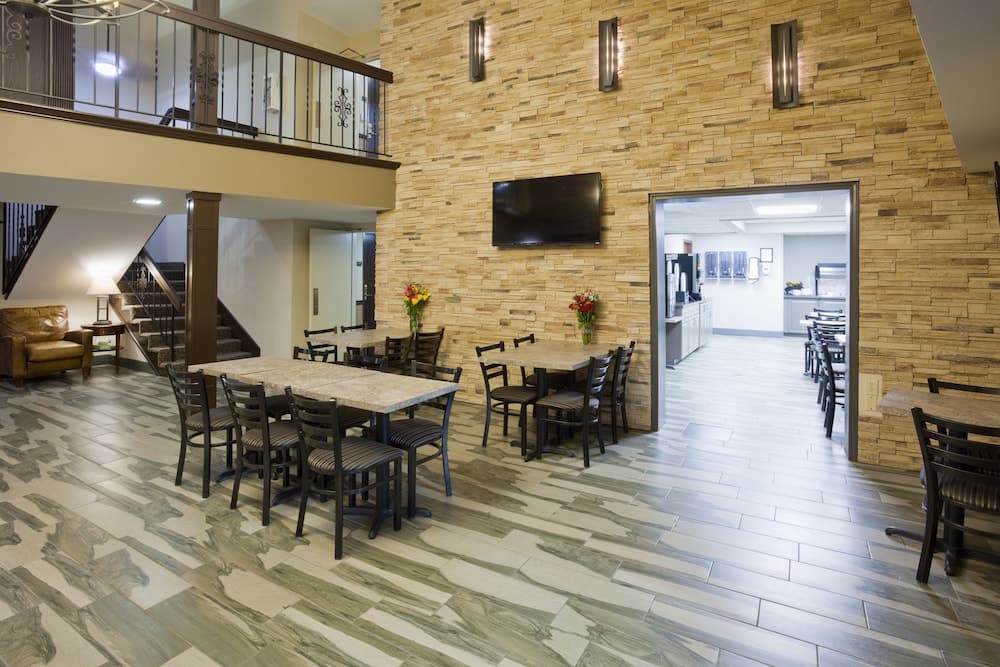 Carrollton Inn interior in Carroll, IA — gallery photo 2