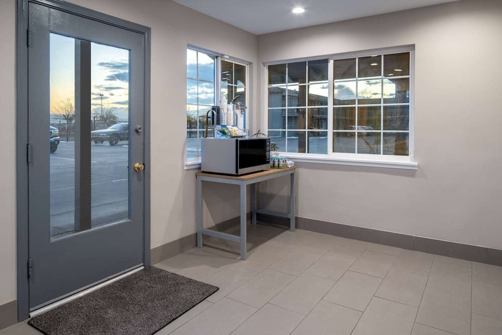 Super 8 by Wyndham Bakersfield Ca property views in Bakersfield, CA — gallery photo 3