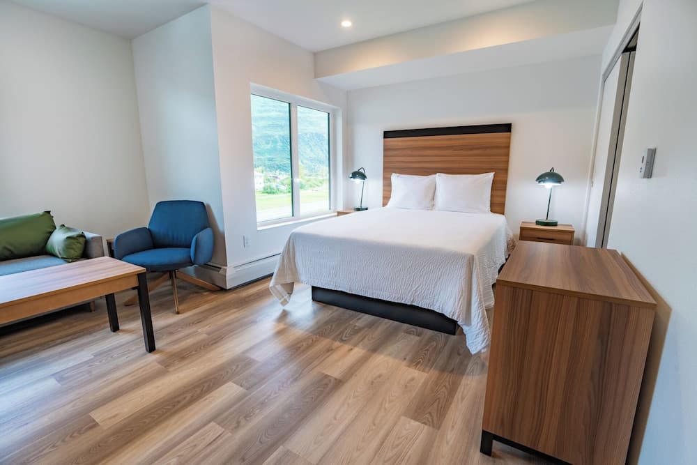 Chugach Naswik Suites property views in Valdez, AK — gallery photo 3