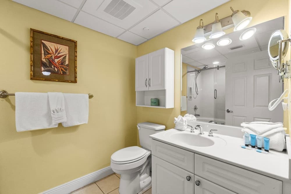 Emerald Beach Resort interior in Panama City Beach, FL — gallery photo 2