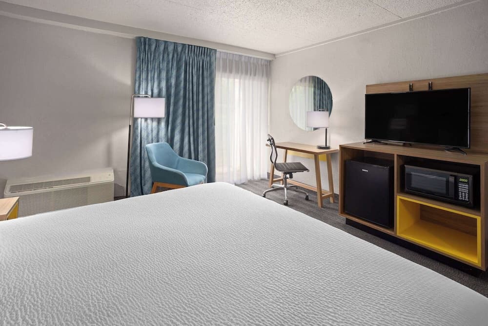 Days Inn by Wyndham Ann Arbor property views in Ann Arbor, MI — gallery photo 3