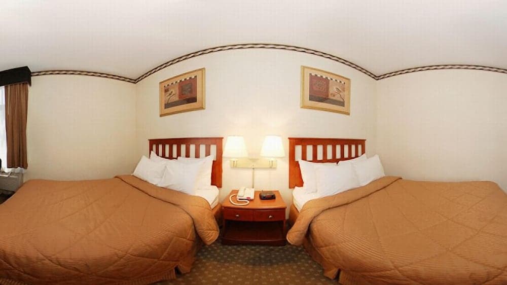 Crescent Hotel property views in Long Island City, NY — gallery photo 3