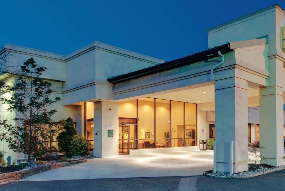 Ramada by Wyndham Fairfield NJ gallery photo in Fairfield — image 7