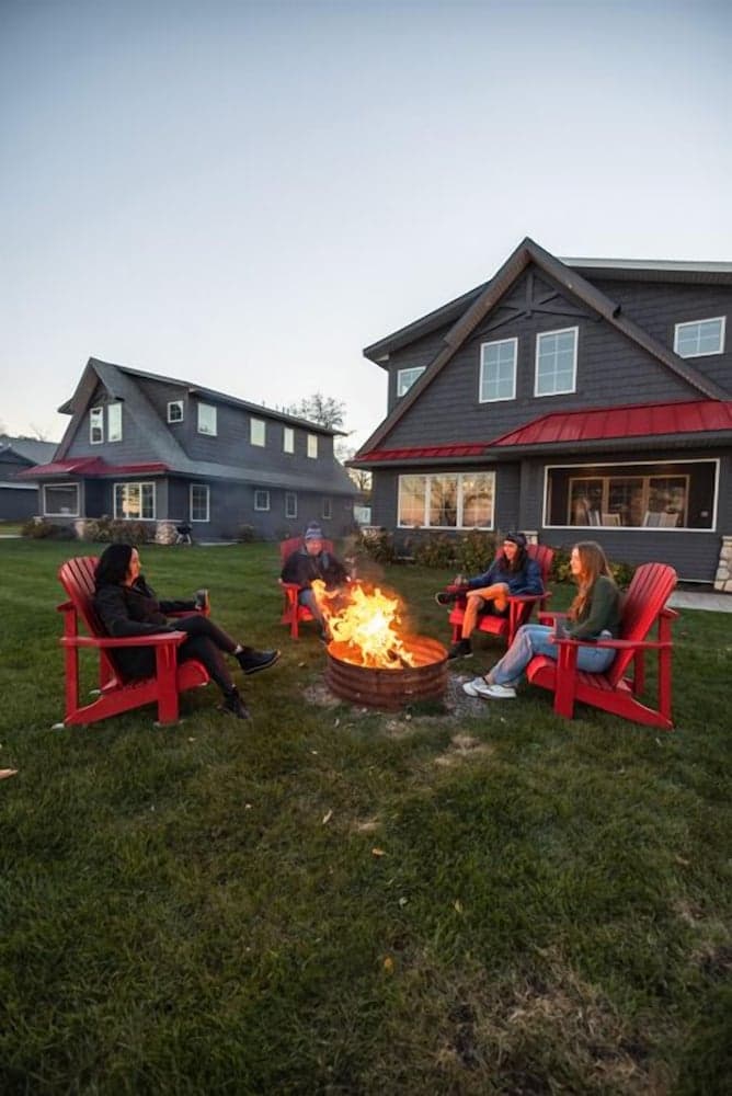 Quarterdeck Resort & Restaurant featured exterior or lobby in Nisswa, MN — similar hotel