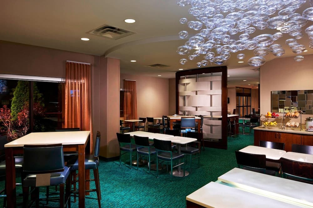 SpringHill Suites by Marriott Newark Liberty International gallery photo in Newark, NJ — image 7