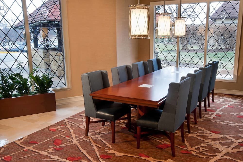 Sheraton Westport Chalet Hotel St. Louis property views in Maryland Heights, MO — gallery photo 3