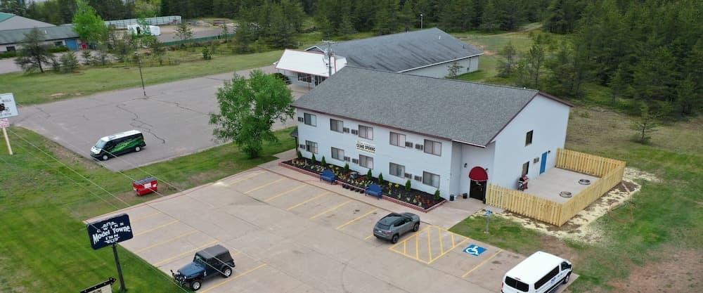 Model Towne Inn featured exterior or lobby in Gwinn, MI — similar hotel