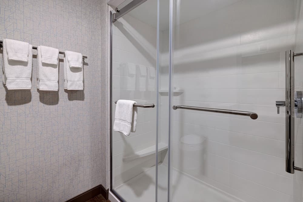 Holiday Inn Express & Suites Detroit Dearborn by IHG gallery photo in Dearborn, MI — image 4