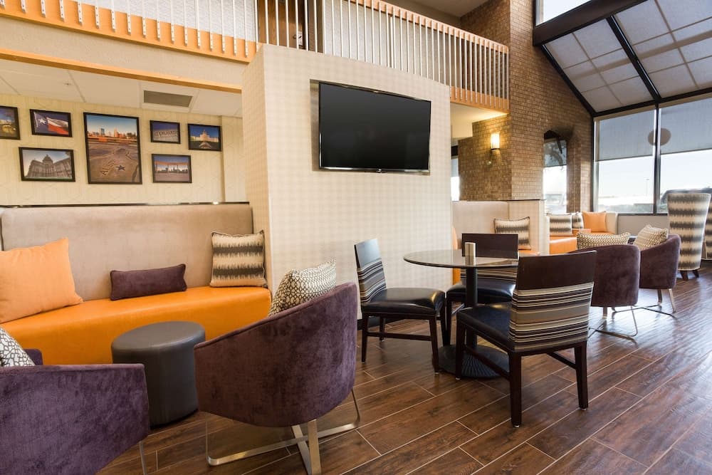 Drury Inn & Suites Austin North property views in Austin, TX — gallery photo 3