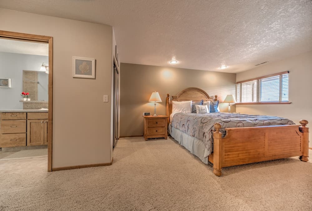 Cavalier Beachfront Condominiums interior in Lincoln City, OR — gallery photo 2