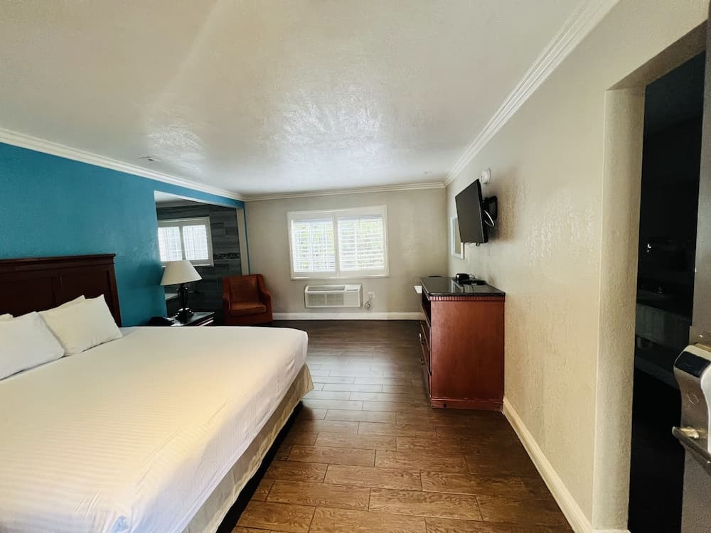Casa Blanca Hotel - Orange gallery photo in Orange, CA — image 7