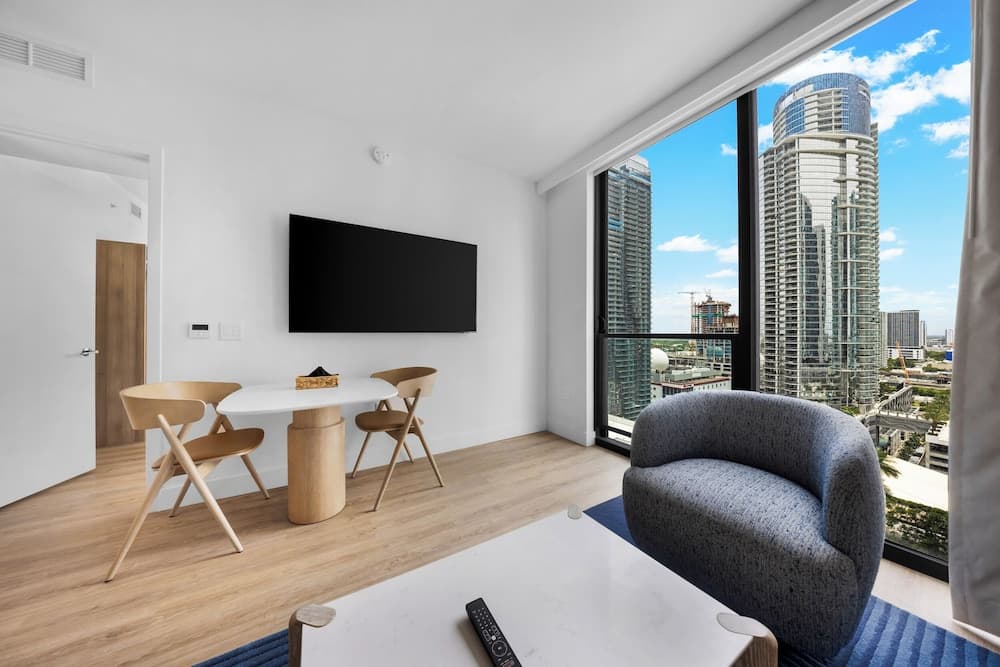 Chic Downtown 1BR with Stunning Views property views in Miami, FL — gallery photo 3