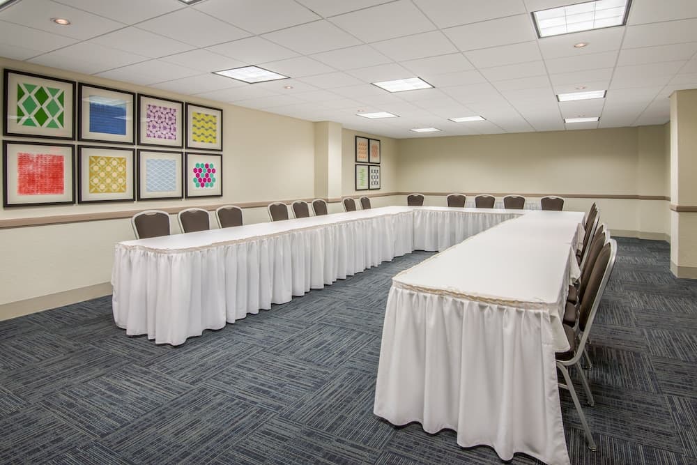 HI Express El Paso Downtown by IHG property views in El Paso, TX — gallery photo 3