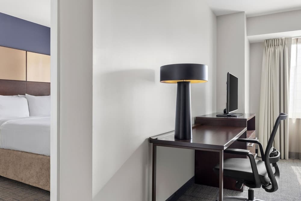Residence Inn New York The Bronx At Metro Center Atrium gallery photo in Bronx, NY — image 12