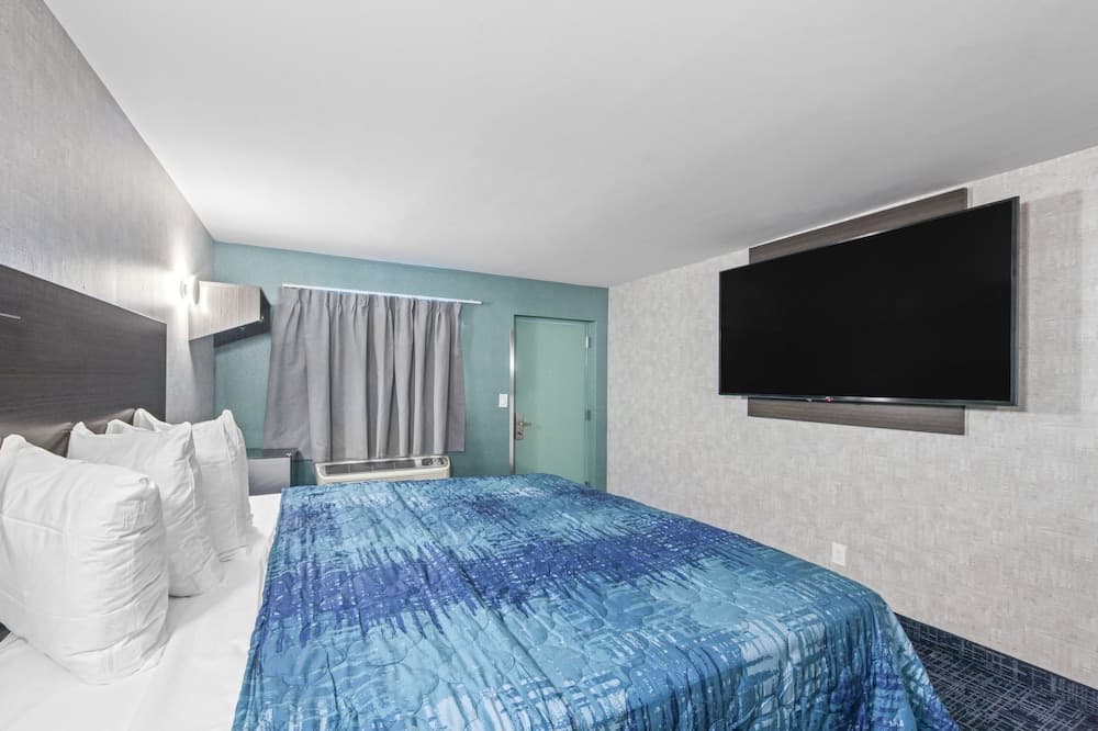 Hotel Opus Bronx property views in Bronx, NY — gallery photo 3