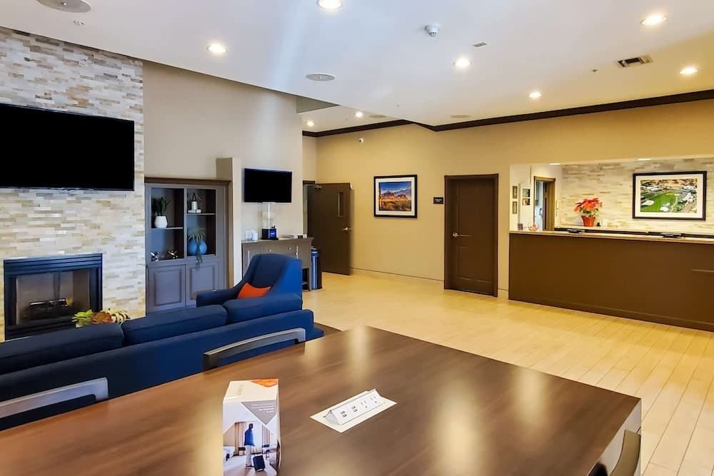City Express by Marriott Tempe property views in Tempe, AZ — gallery photo 3