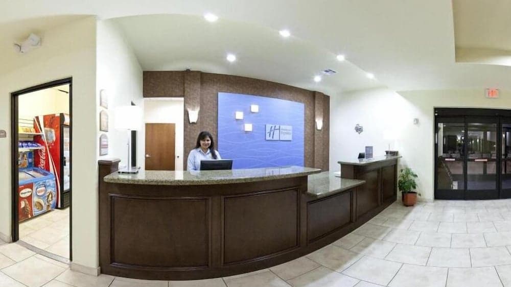Holiday Inn Express Hotel & Suites La Porte, an IHG Hotel interior in La Porte, TX — gallery photo 2