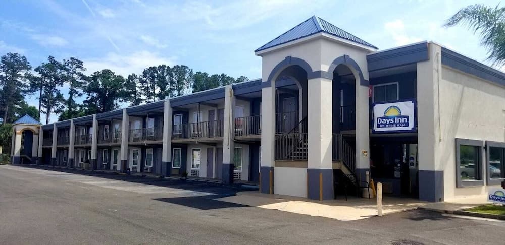 Days Inn by Wyndham Brunswick/St. Simons Area featured exterior or lobby in Brunswick, GA — similar hotel