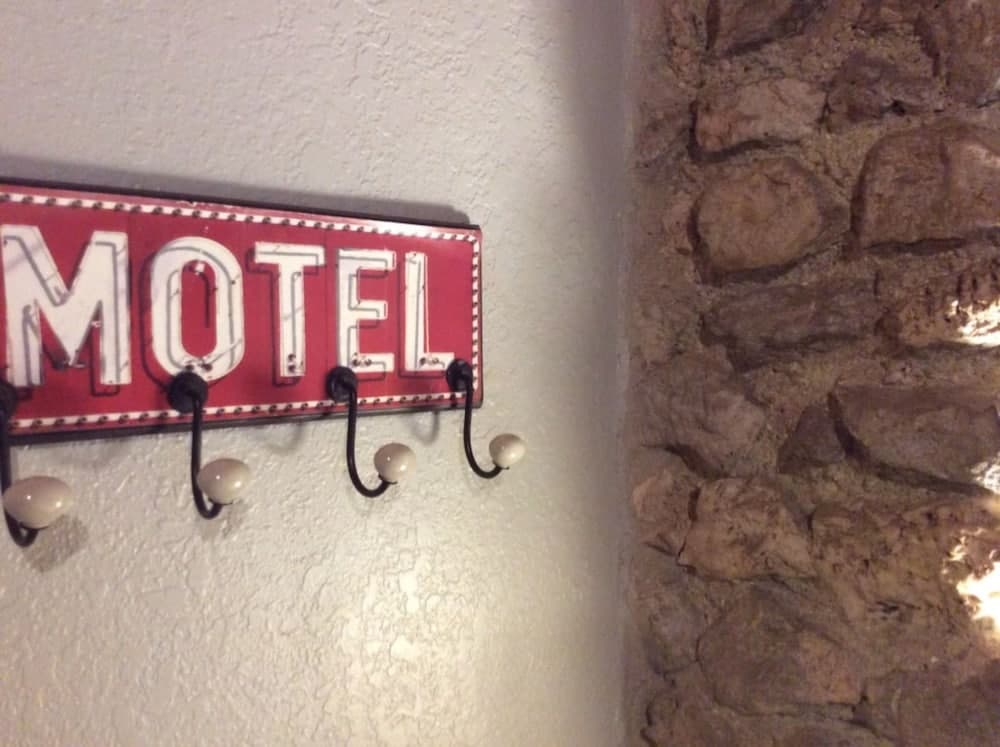 The Leakey Inn by CMD property views in Leakey, TX — gallery photo 3