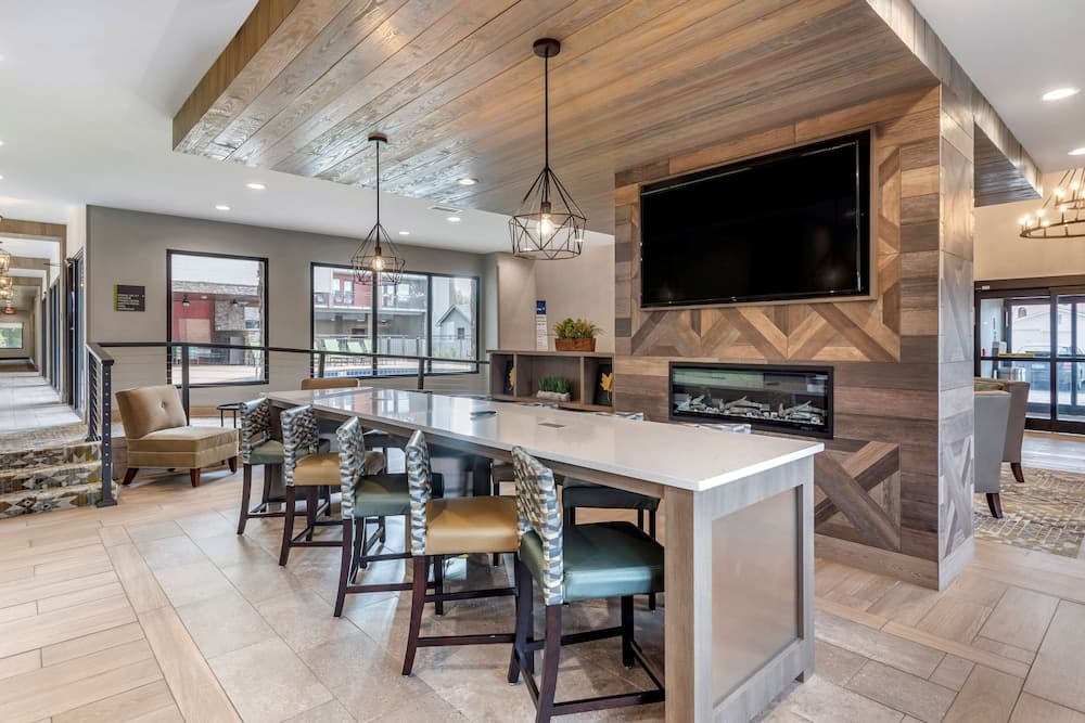 Best Western Plus Apple Valley Lodge Pigeon Forge property views in Pigeon Forge, TN — gallery photo 3