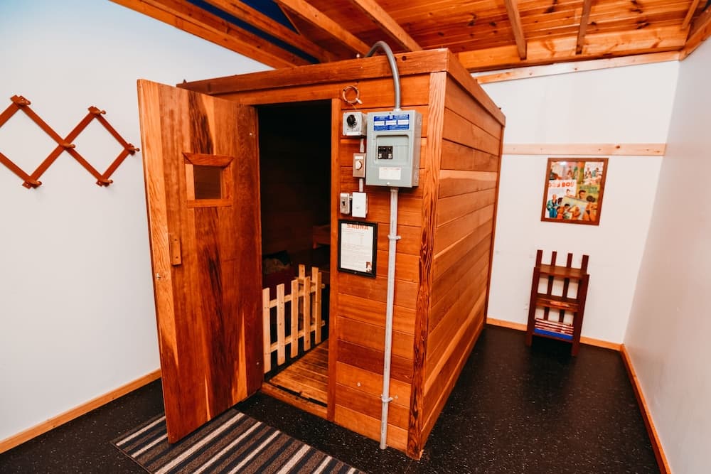 Rainbow Mountain Resort interior in East Stroudsburg, PA — gallery photo 2