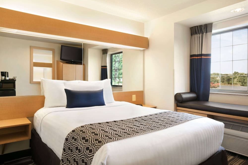 Microtel Inn & Suites by Wyndham Culpeper property views in Culpeper, VA — gallery photo 3