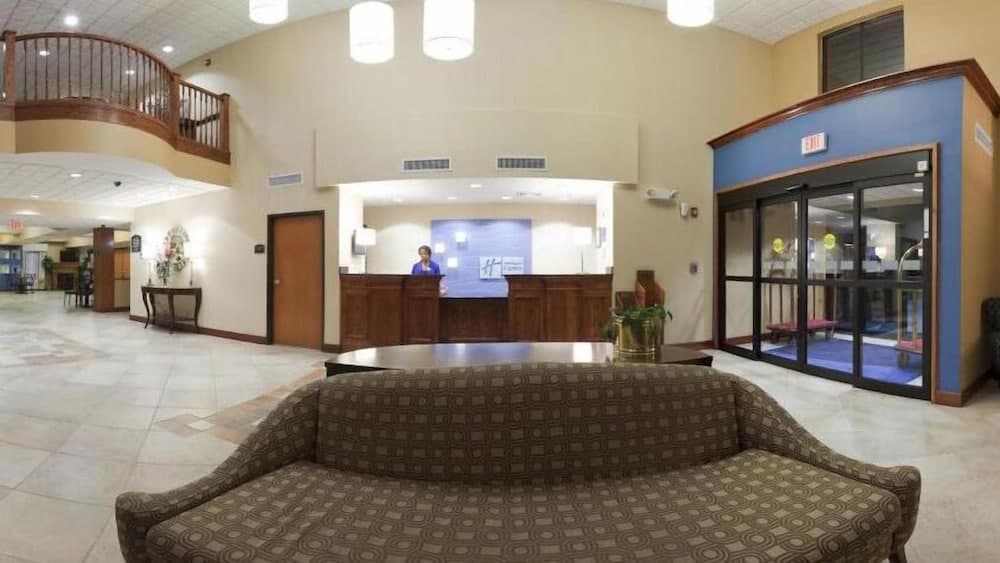 Holiday Inn Express Hotel & Suites Suffolk by IHG interior in Suffolk, VA — gallery photo 2