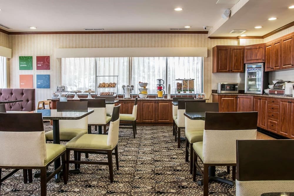Comfort Suites Canton - Detroit gallery photo in Canton — image 25