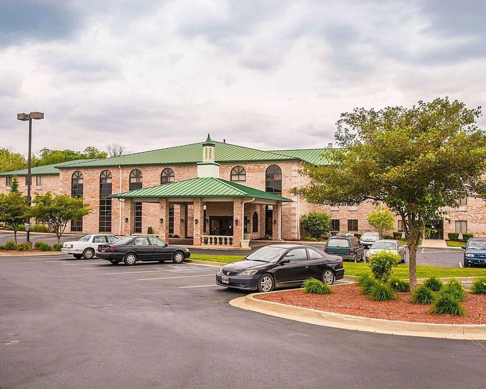 Quality inn & Suites Cincinnati I-275 featured exterior or lobby in Cincinnati, OH — similar hotel