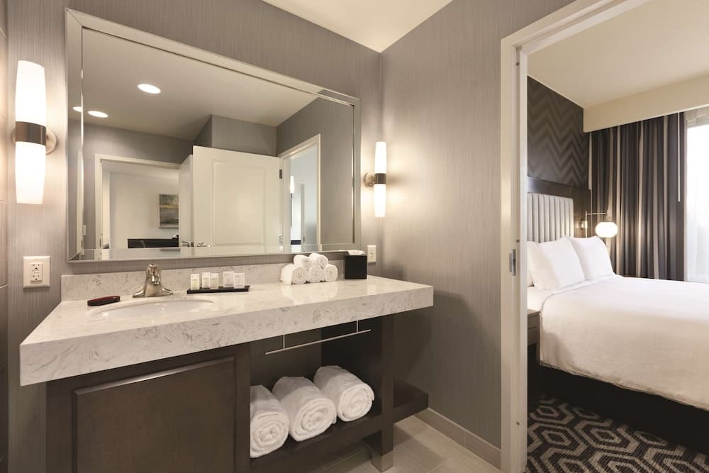 Embassy Suites Portland/Hillsboro, Oregon interior in Hillsboro, OR — gallery photo 2