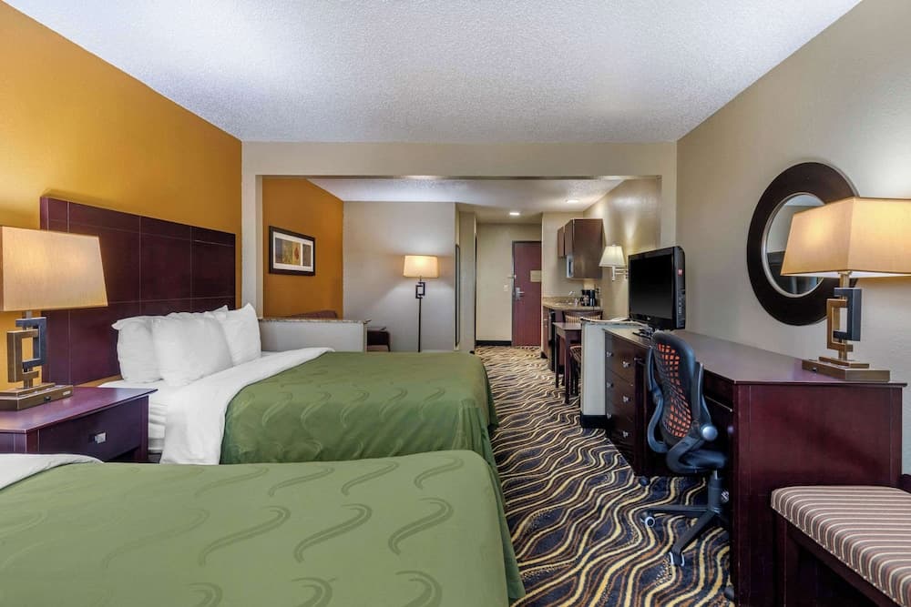 Quality Suites Addison - Dallas interior in Addison, TX — gallery photo 2