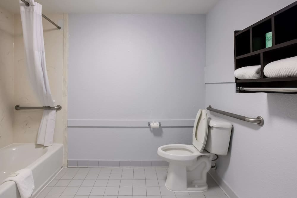 Suburban Studios Hinesville - Fort Stewart Area property views in Hinesville, GA — gallery photo 3