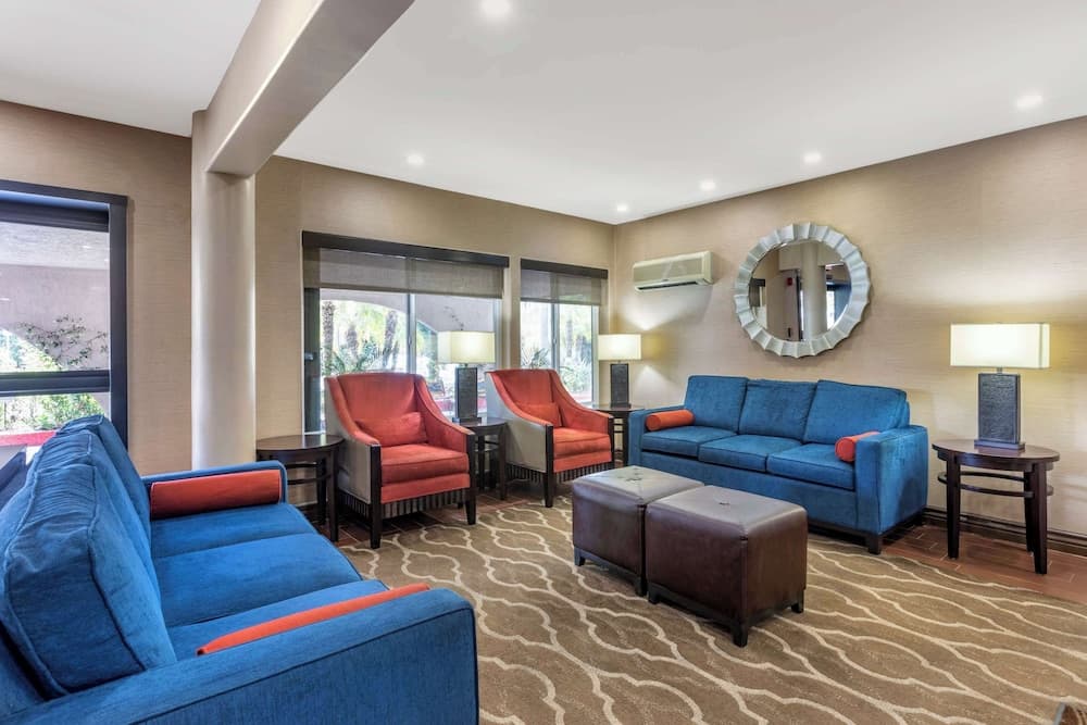 Comfort Inn Escondido San Diego North County property views in Escondido, CA — gallery photo 3
