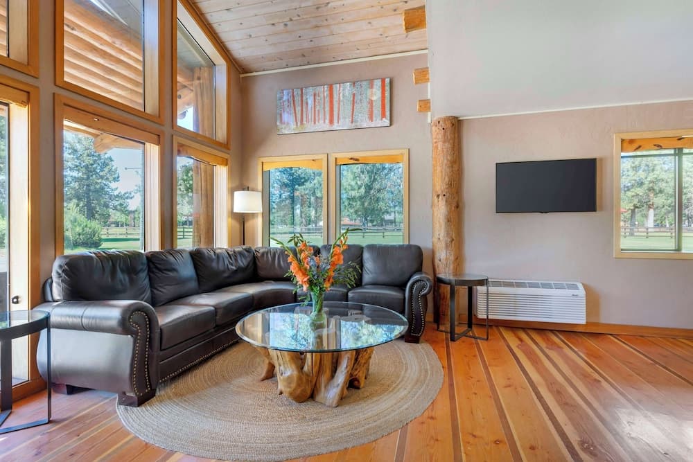 Best Western Ponderosa Lodge property views in Sisters, OR — gallery photo 3