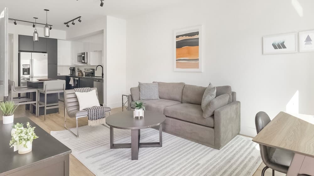 Landing West Palm Beach interior in West Palm Beach, FL — gallery photo 2