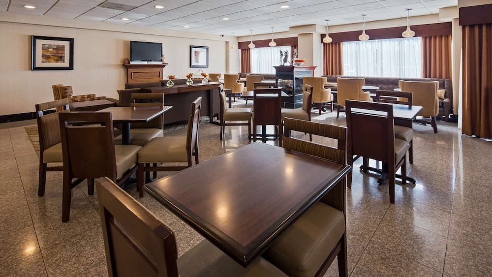 Best Western Plus Belle Meade Inn & Suites interior in Nashville, TN — gallery photo 2