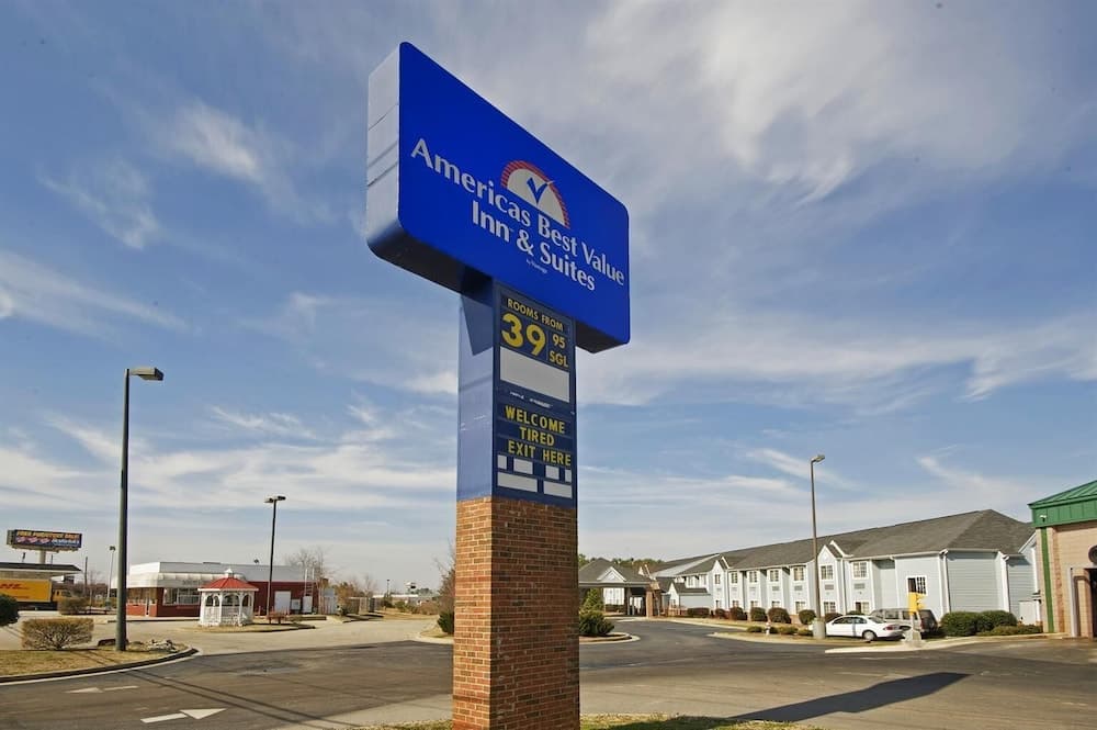 Americas Best Value Inn & Suites McDonough — hotel in McDonough, Georgia